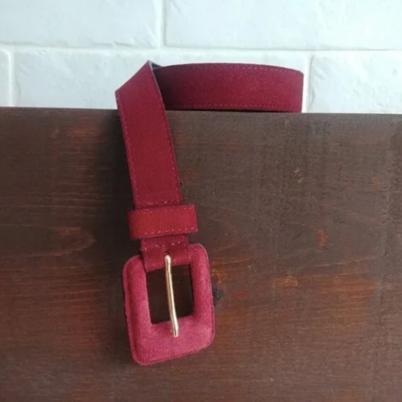 Vintage Country Casuals made in Italy real red suede leather belt gold detail L - Picture 1 of 11